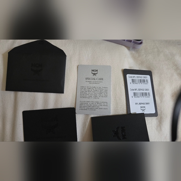 MCM| Colorblock Leather Wallet - Picture 7 of 7